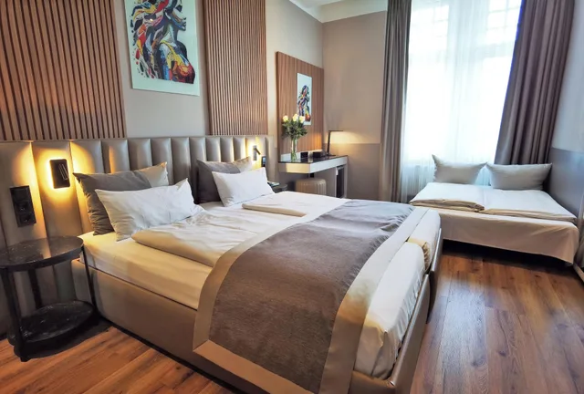 غرفة قياسية رباعية، Arthotel Munich 2/10