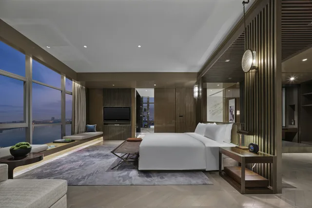 جناح رئاسي بسرير كينج، Hilton Suzhou Yinshan Lake 1/2