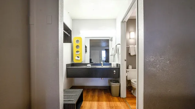 جناح ديلوكس بسرير كينج، Motel6 Wethersfield, CT - Hartford 10/10