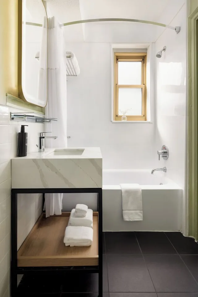 غرفة ديلوكس بسريرين مزدوجين، THE ROW NYC HOTEL 10/10