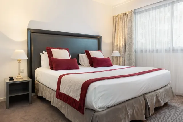 Standard, Twin Beds, City or Courtyard View، Hotel Charlemagne by Happyculture 9/10