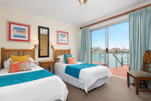 2 Bedrooms, Superior, Chalet, King and Twin Beds, Port Owen Marina 1/3