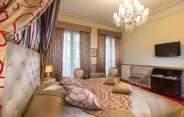 جناح جونيور بسرير كينج، Hotel Claridge 3/10
