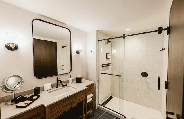 Premier, Studio, King Bed, Pool Side, Patio، The Perry Hotel Naples 2/2
