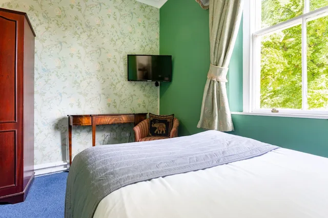 Manor, Double Bed, Small، Woodlands Manor 6/10