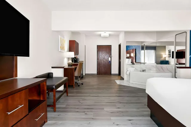 جناح بسرير كينج، Holiday Inn Express & Suites Southfield - Detroit 5/6