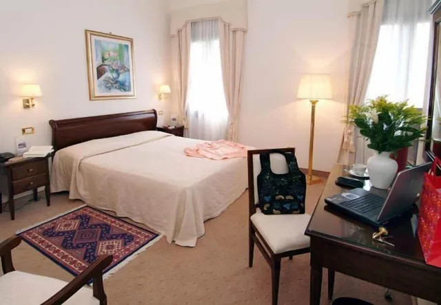 غرفة ثلاثية بسرير كوين وسرير فردي، Villa Crispi 1/3