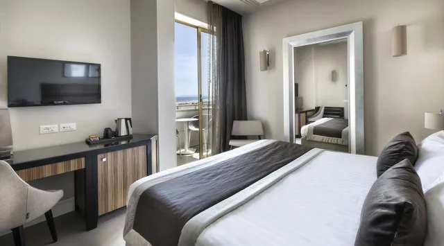 Deluxe, Double or Twin Bed, Ambasciatori 1/10