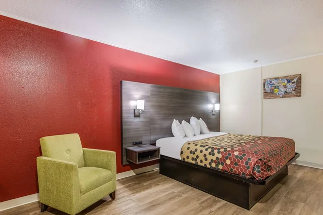 غرفة بسرير كينج، Econo Lodge Garden City - Savannah 2/3