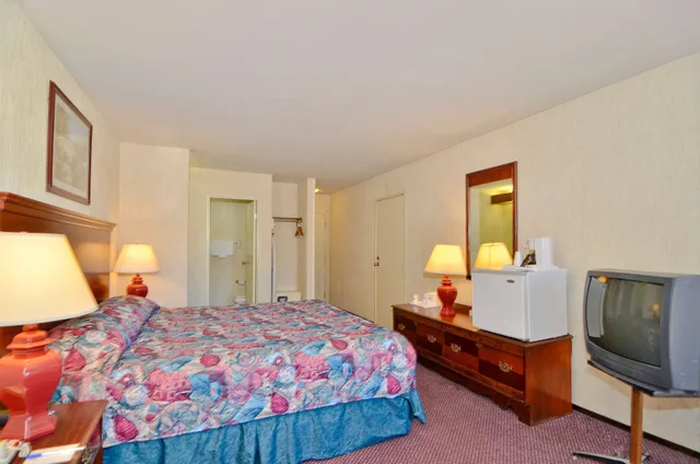 غرفة بسرير كوين، Americas Best Value Inn Novato Marin Sonoma 1/2