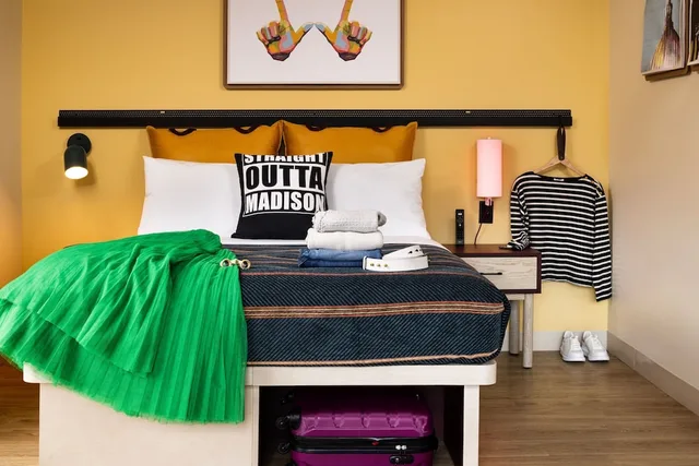 Room, 2 Queen Beds, Moxy Madison Downtown 4/7