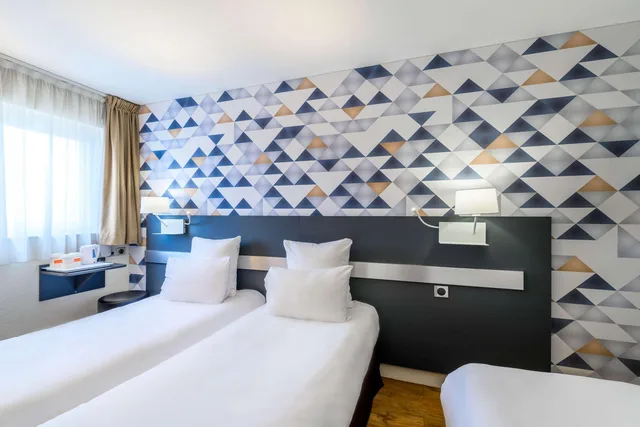 غرفة ثلاثية بثلاثة أسرّة، Comfort Hotel Paris Porte d Ivry 6/10