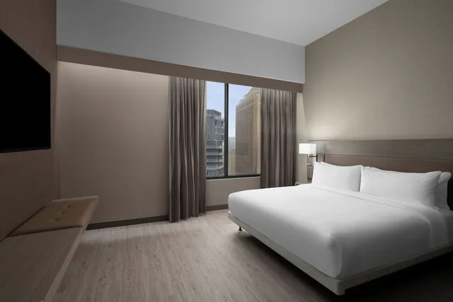 جناح بسرير كينج بإطلالة على المدينة مع أريكة، AC Hotel by Marriott San Antonio Riverwalk 2/4