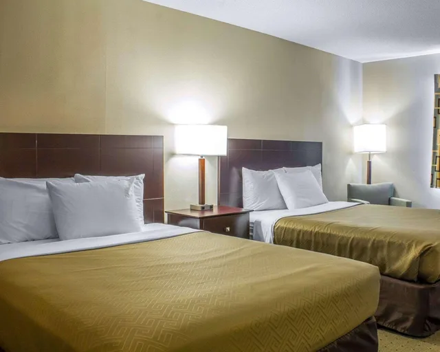 غرفة بسريرين كوين لذوي الإعاقة، Econo Lodge Ames 1/2