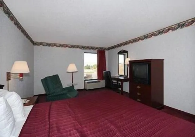 غرفة قياسية بسرير كينج، Quality Inn & Suites Columbus West - Hilliard 1/10