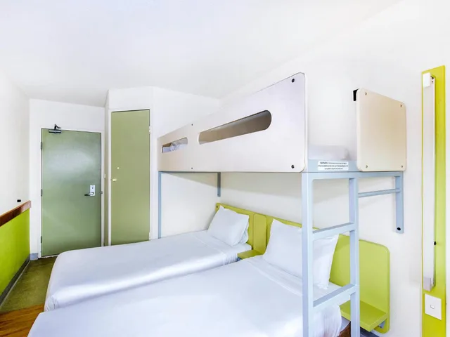 غرفة قياسية بسريرين منفصلين وسريرين كينج وسرير بطابقين، ibis budget Campbelltown 5/7