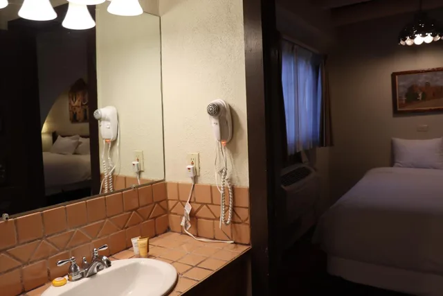 غرفة بسرير كوين، Sagebrush Inn Suites 8/8