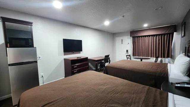 Room, 2 Queen Beds, Express Inn Hobby Airport 1/9
