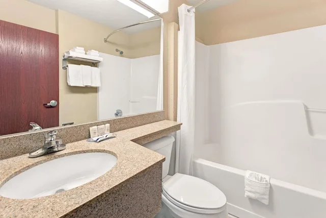 غرفة قياسية بسرير كوين، Microtel Inn And Suites By Wyndham Jasper 2/2