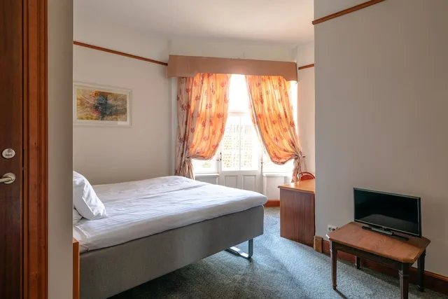 غرفة قياسية بسرير كوين، Victoria Hotel 3/9