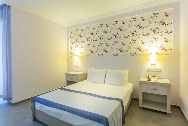 غرفة قياسية بسرير مزدوج وسرير فردي، Club Muskebi Hotel 2/5