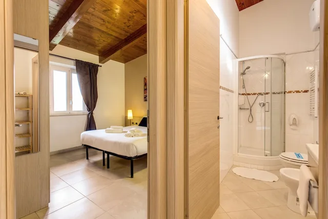 شقة سوبيريور بثلاثة أسرّة بشرفة بغرفة نوم واحدة مع أريكة، Aurelia Vatican Apartments 3/3