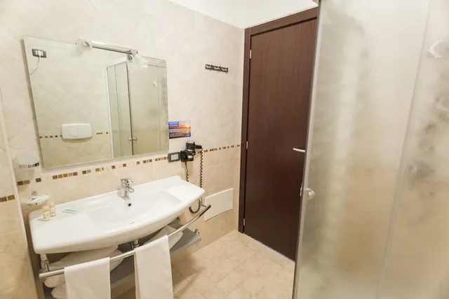 غرفة ثلاثية بسرير كوين وسرير فردي بإطلالة على الحديقة، Tichos Greenblu Hotel 4/4