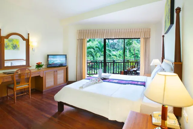 Standard, Khaolak Bayfront Resort Hotel Khao Lak 3/3
