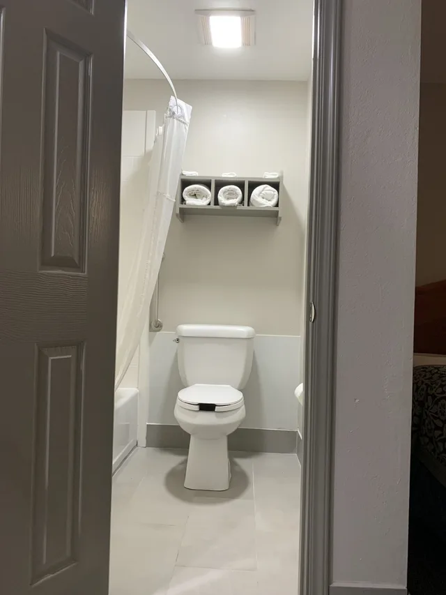 غرفة بسرير كينج لذوي الإعاقة، Days Inn by Wyndham Ruston LA 10/10