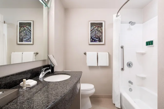 Room, Quadruple, Bay View, Courtyard Seattle Downtown Pioneer Square 5/5