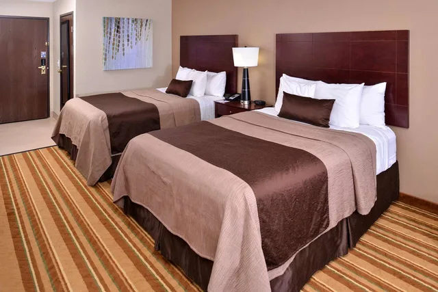Room, 2 Queen Beds, Old Mill Inn Omaha NE 2/4