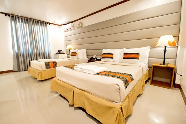 غرفة قياسية ثلاثية بسريرين منفصلين، Sur Beach Resort Boracay 1/7