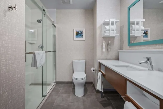 Room, King Bed, Partial View, Accessible، Hampton Inn Morro Bay 5/5
