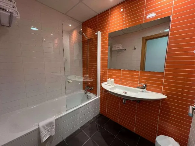 Economy, Single, Double Bed, Blu Hotel Pamplona 3/3