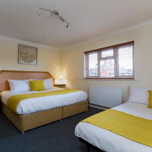 غرفة رباعية بحمام خاص، St Andrews Hotel B B 2/7