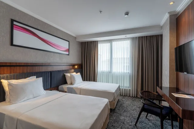 غرفة ديلوكس بسريرين منفصلين، Ramada by Wyndham Gaziantep 1/2