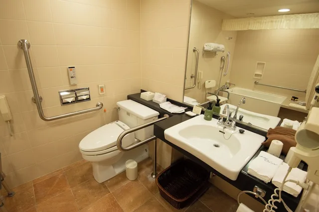 غرفة بسريرين منفصلين لذوي الإعاقة، Hotel Okura Fukuoka 2/4