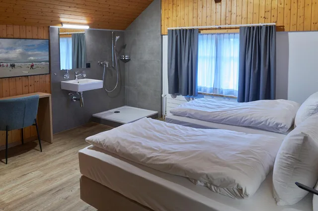 Standard, Double Bed, Hotel Jager Jeuss - Murten - Self-Check-in 2/6