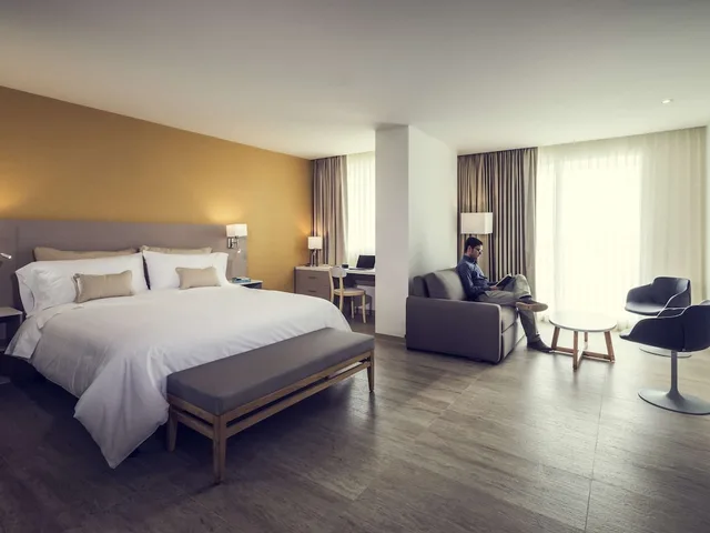 غرفة ديلوكس بسرير كوين مع أريكة، Mercure Santa Marta Emile 2/10