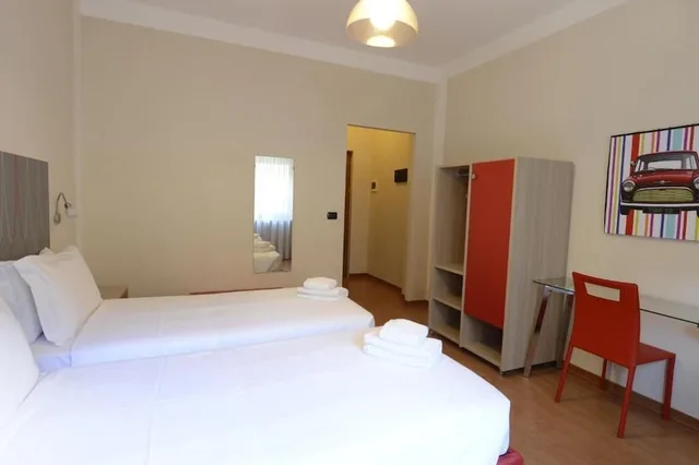 غرفة ثلاثية، Hotel Tourist Torino 1/4