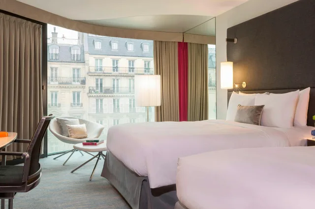 غرفة بسرير مزدوج، Renaissance Paris Arc de Triomphe Hotel 1/3