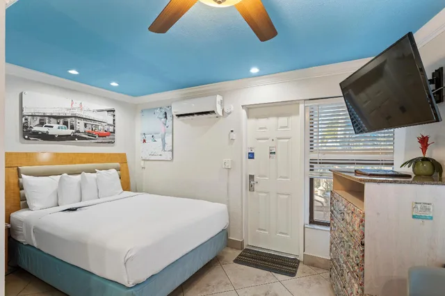 Efficiency, Deluxe, Suite, Queen Bed، Plaza Beach Hotel Beachfront Resort 1/1