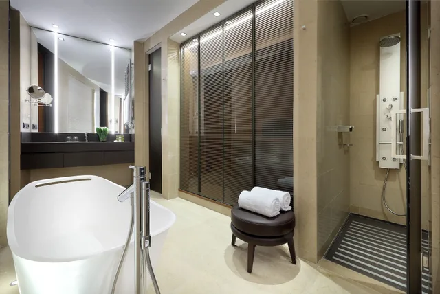 جناح عائلي بسرير مزدوج وسريرين منفصلين، Eurostars Torre Sevilla 7/8