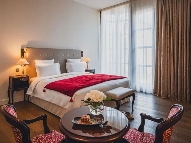غرفة ديلوكس بسرير مزدوج، Cour du Corbeau Hotel Strasbourg - MGallery Collection 1/4
