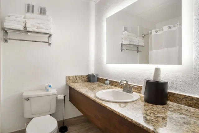 Standard, King Bed, Ocean Front، Best Western On The Beach 5/5