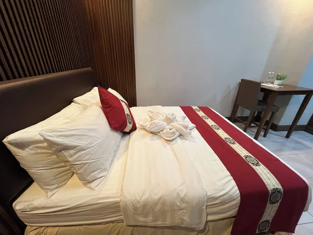 Premium, Queen Bed, Rossa Hotel 7/10
