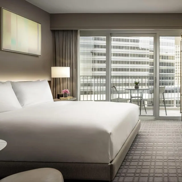 Fairmont Gold, King Bed, Lounge Access, Accessible، Fairmont Century Plaza Los Angeles 3/10