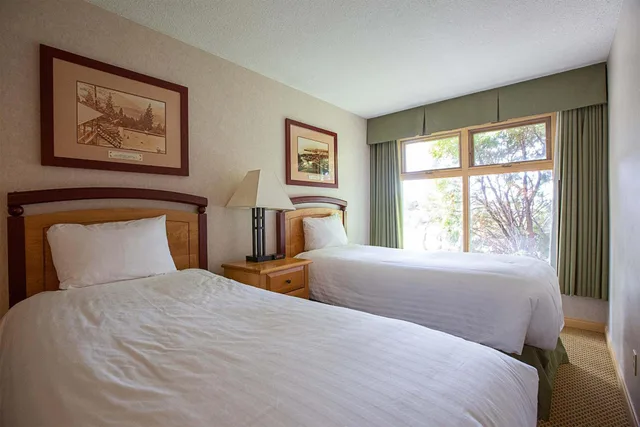غرفة سوبيريور بسرير كوين، Fairmont Hot Springs Resort 1/6