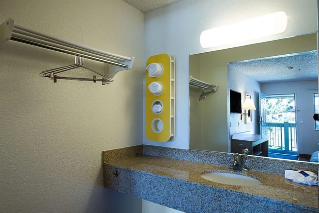غرفة ديلوكس بسرير كوين، Motel6 Sparks, NV - Airport - Sparks 6/6