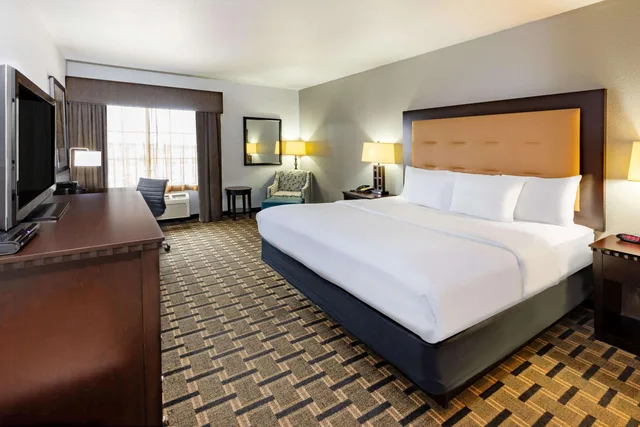 Deluxe, Double Bed, La Quinta Inn & Suites by Wyndham Fort Worth Arlington West 1/4